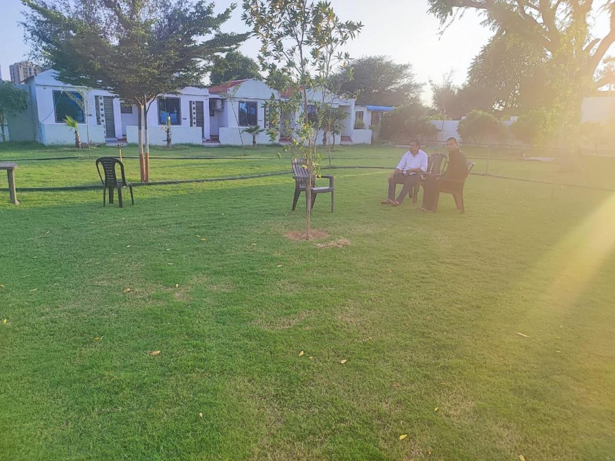 Athitya Hotel And Resort Sikar Extérieur photo