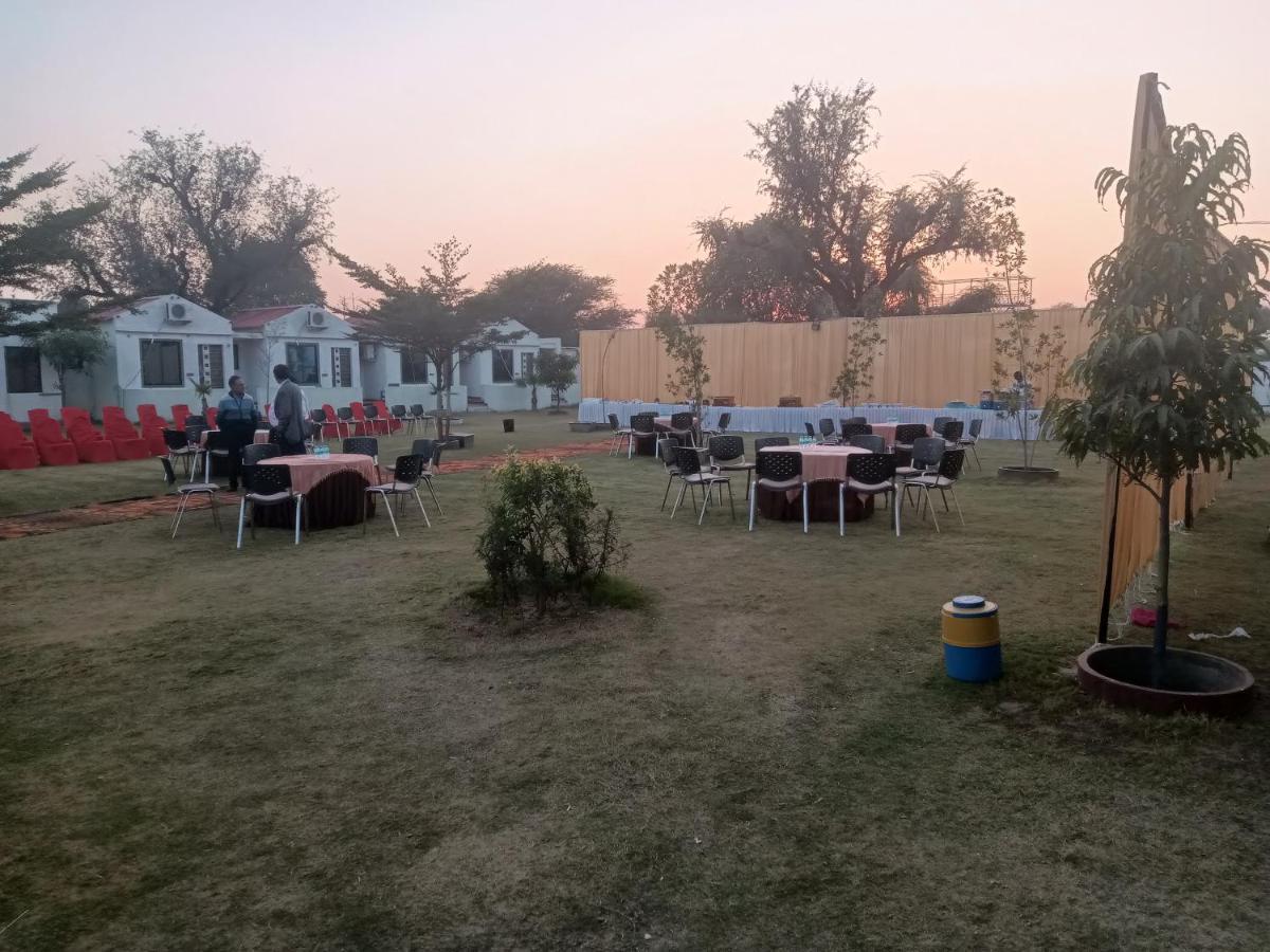 Athitya Hotel And Resort Sikar Extérieur photo